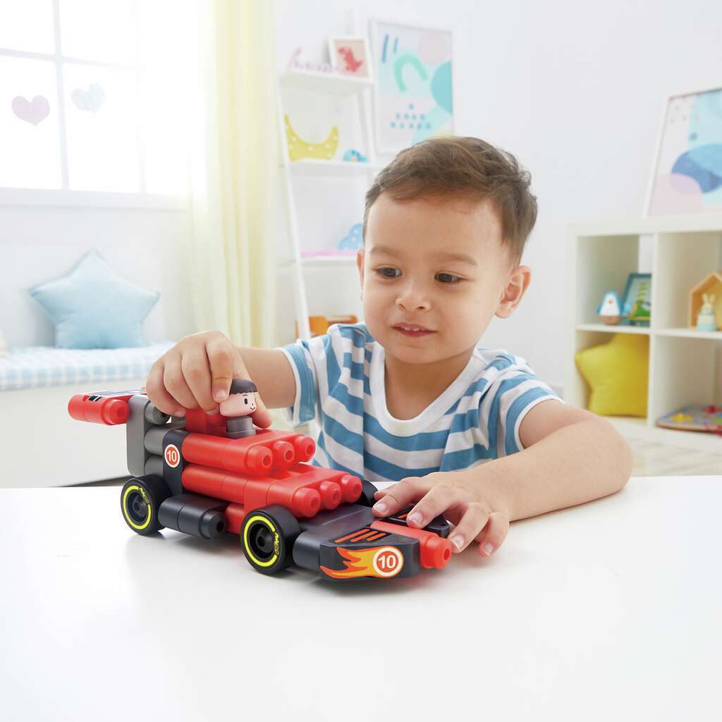 Poly M 賽車積木套裝 (31pcs) | 材質柔韌無尖角，讓孩子安心抓握與拼砌 | 適合 2 歲+