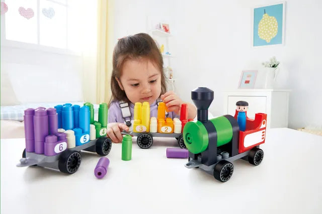 Poly M 彩虹數字火車積木套裝 (43pcs) | 材質柔韌無尖角，讓孩子安心抓握與拼砌 | 適合 2-6 歲